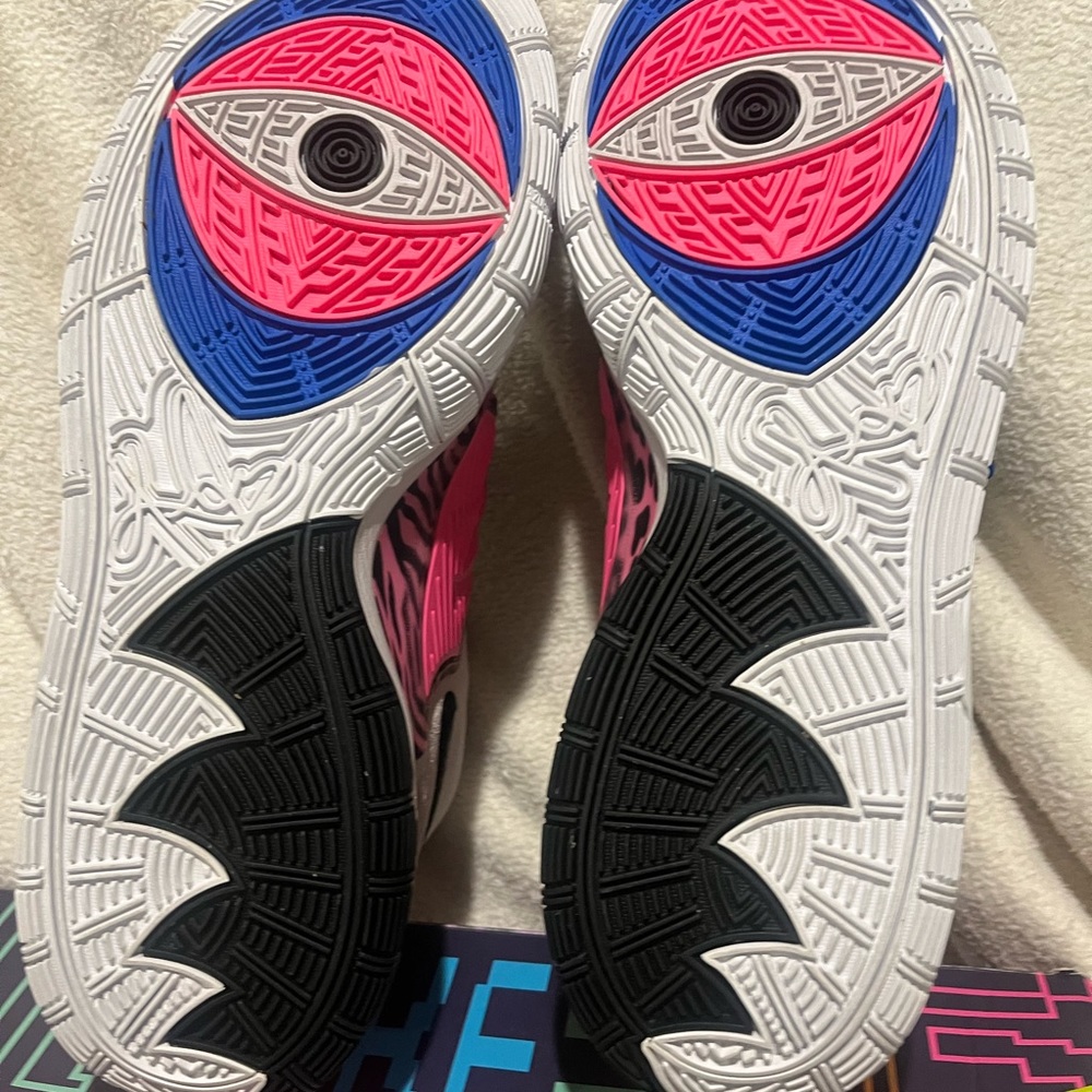 Brand New Nike Kyrie 6, Men’s size 14 - Picture 3 of 8